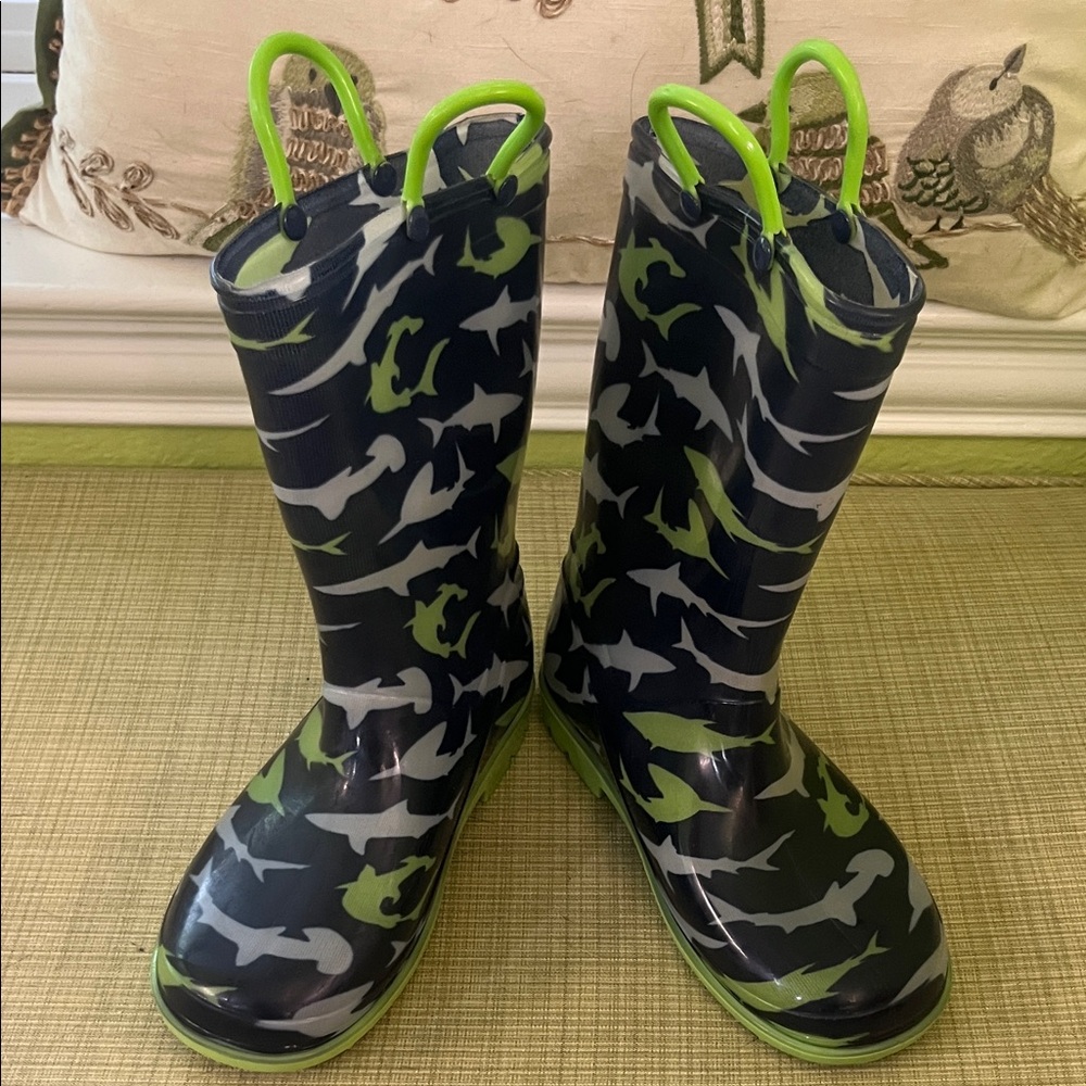 Kids Shark Pattern Rain Boots - Navy and Lime